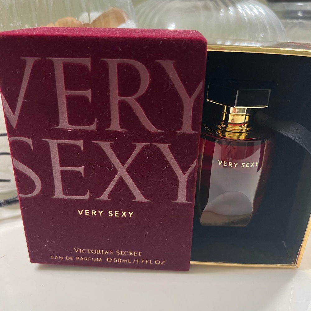 Victoria Secret Very Sexy perfume 1.7 NWT never opened